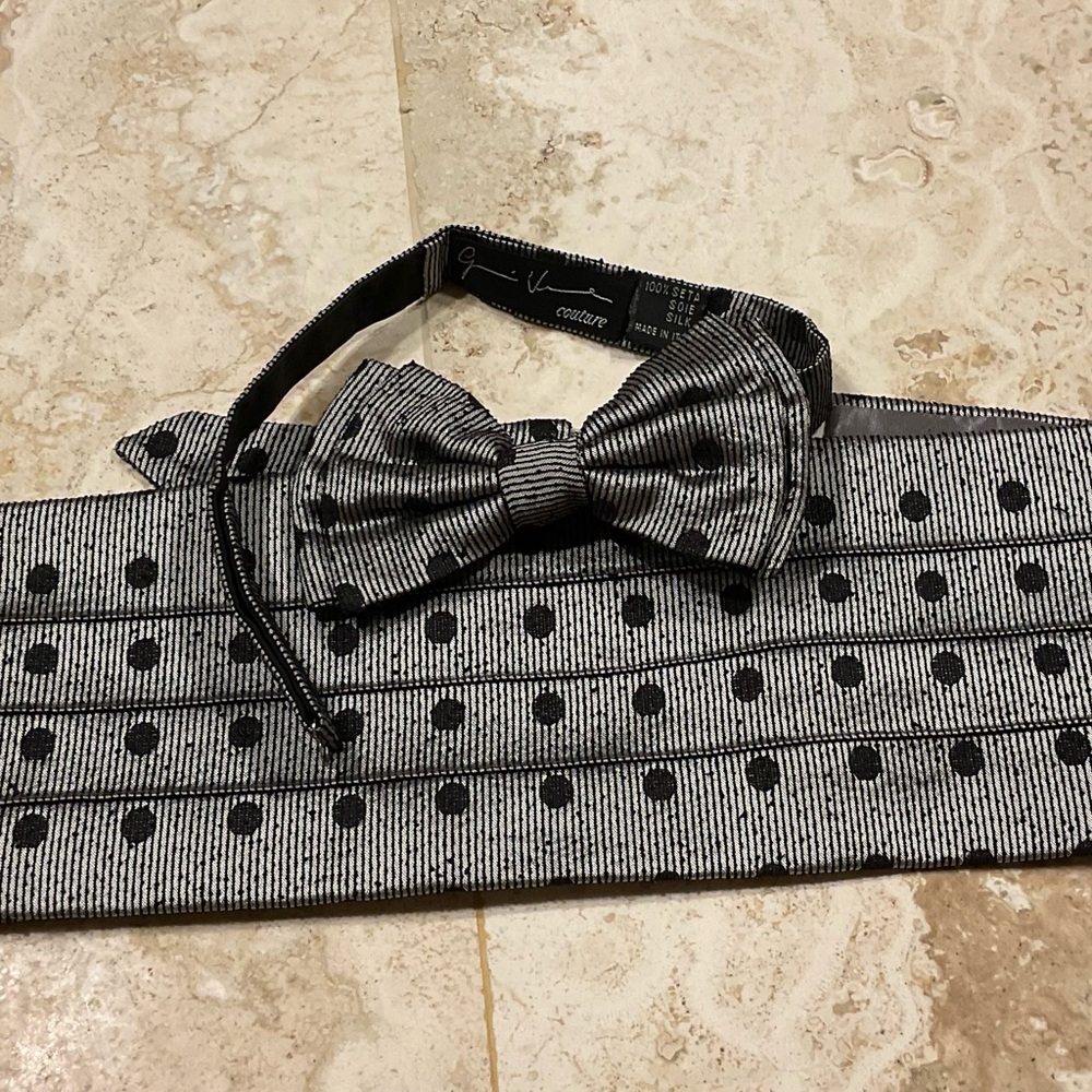 RARE VINTAGE 1987 VERSACE COUTURE SILK BOW TIE AND CUMMERBUND SET